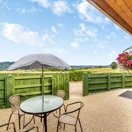 The Stables Vila Forden Exterior foto